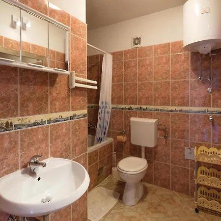 Two-bedroom With Sea View 03 Appartement *